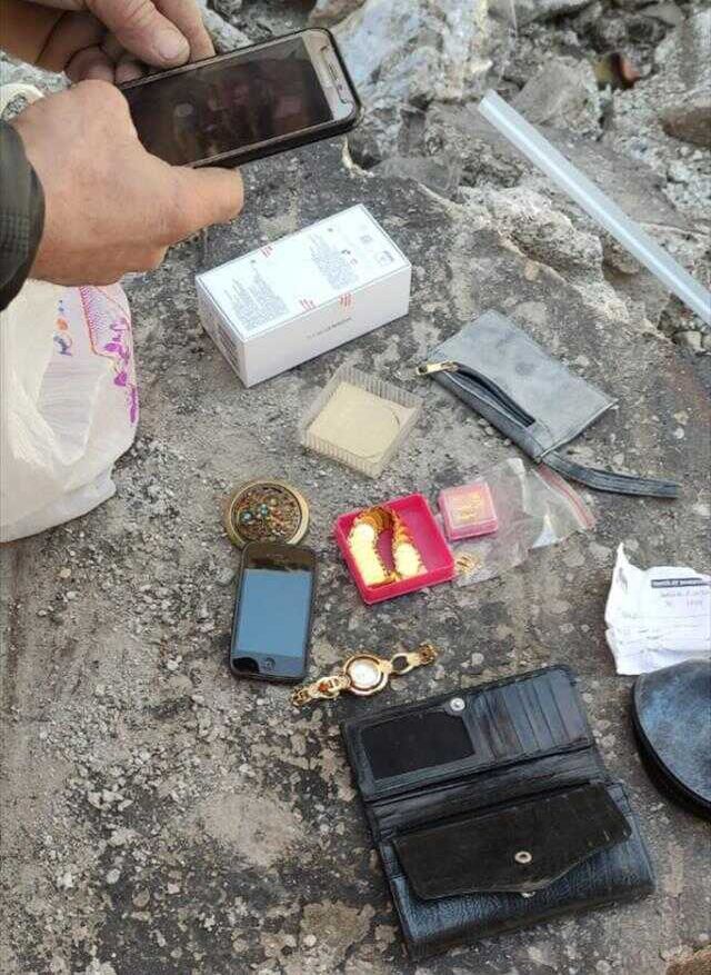 Gönüllü madenci enkazda bulduğu altınları polise teslim etti