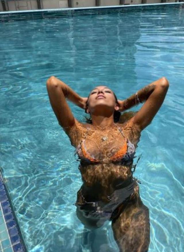 Güzel fenomenin tükürüğünü satışa çıkardığı fiyat resmen dudak uçuklattı