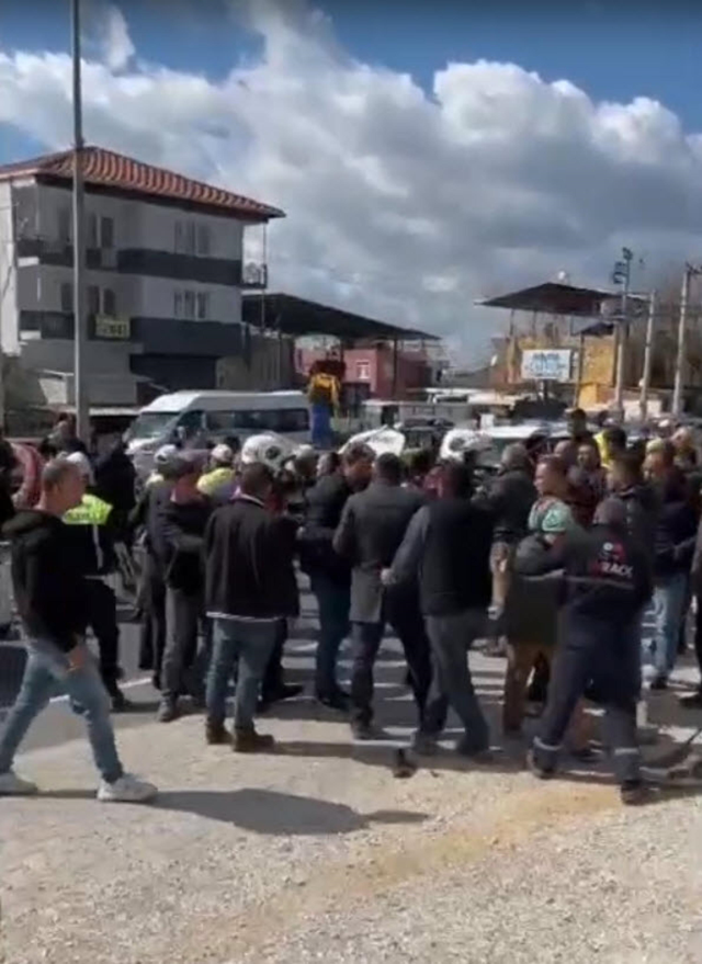 Kaldırıma savrulan otomobil çocuklarına yemek götüren anneyi hayattan kopardı