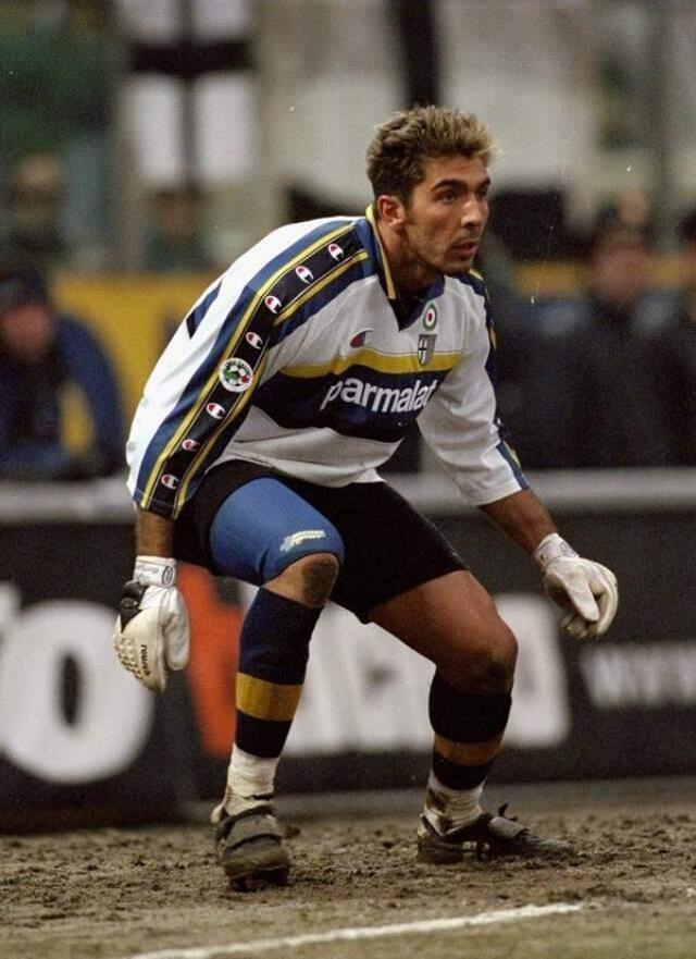 Herkes gitti o kaldı! 43 yaşında Parma'ya imza atan Buffon, 'Superman' videosuyla tanıtıldı