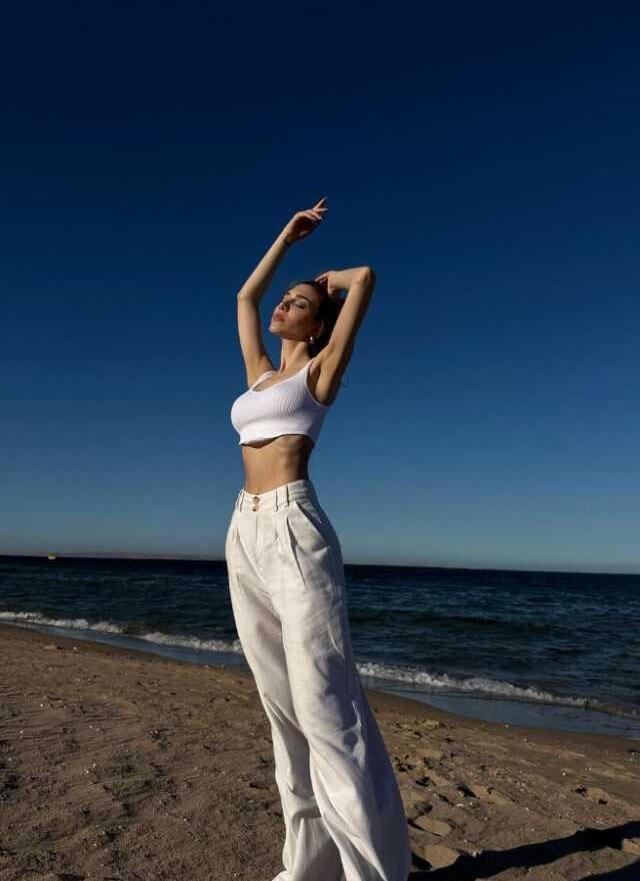 Yaz sezonunu yurt dışında açan Pelin Uluksar, bikinili pozuyla nefes kesti