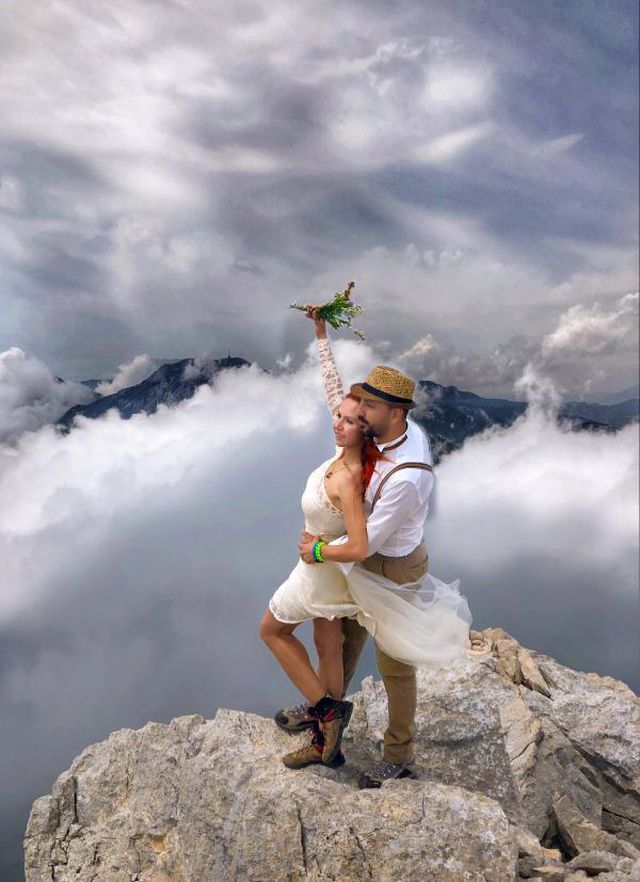 Tanıştıkları dağın zirvesinde nikahları kıyıldı