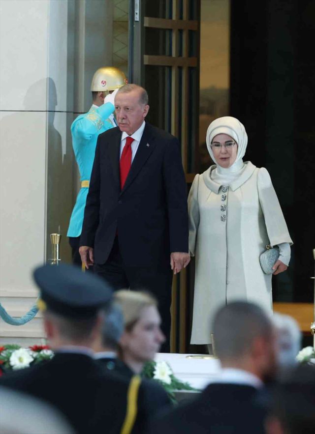 Emine Erdoğan'ın '30 Ağustos' şıklığı