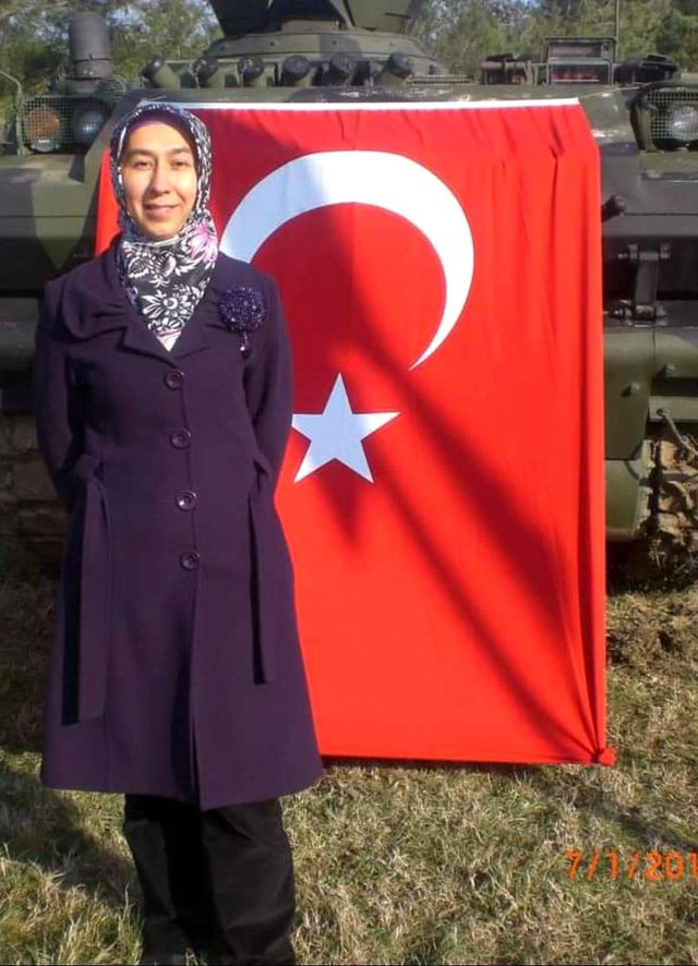 Lastikçiye ateş açan motosikletli şahıslar, 3 yaşındaki çocuğunu kursa bırakan kadını vurdu