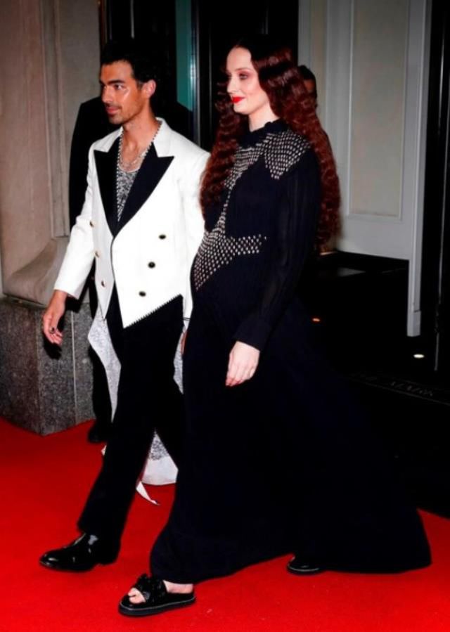Met Gala'da şıklık yarışı! Gelinlikle katılan da oldu avizeyi andıran elbiseyle de