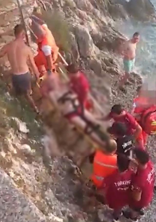 Futsal U19 Milli Takımımız boğulmak üzere olan adamın hayatını kurtardı! İşte o anlar