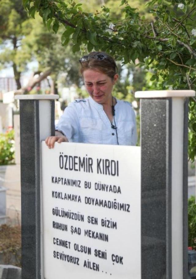 Babasının mezar demirleri çalındı, manzarayı gören evlat hüngür hüngür ağladı