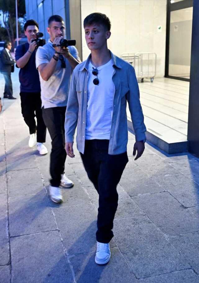 Arda Güler, Madrid'de! Uçak 2,5 saatlik rötar sonrasında şehre iniş yaptı