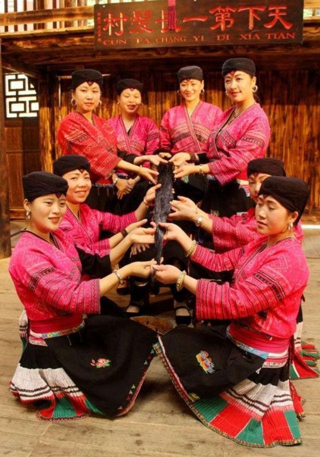 Çin'de saç uzunluğu 2.7 metre olan kadın internette viral oldu