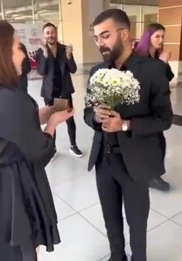 Türkiye'de herkesi hayrete düşüren evlilik teklifi! Gelin ve damat rolleri değişti