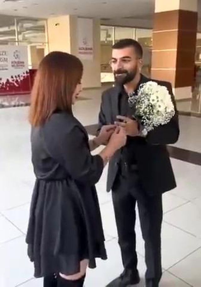 Türkiye'de herkesi hayrete düşüren evlilik teklifi! Gelin ve damat rolleri değişti