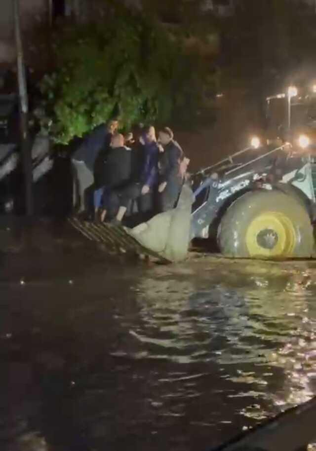 Batman'da sele kapılan 1 kadın ve 2 çocuğun cansız bedenine ulaşıldı, 1 çocuk aranıyor