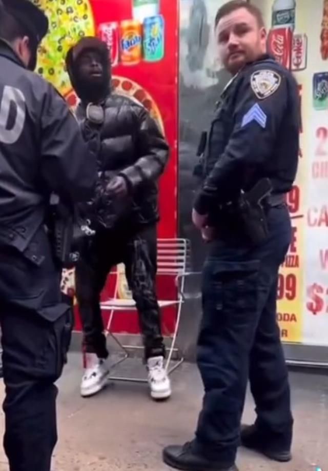 ABD'de siyahi adam, 'Şu kuşa bak' deyip polislerin elinden kaçtı