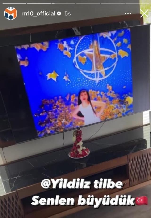 Mesut Özil'den sosyal medyayı sallayan Yıldız Tilbe paylaşımı: Seninle büyüdük