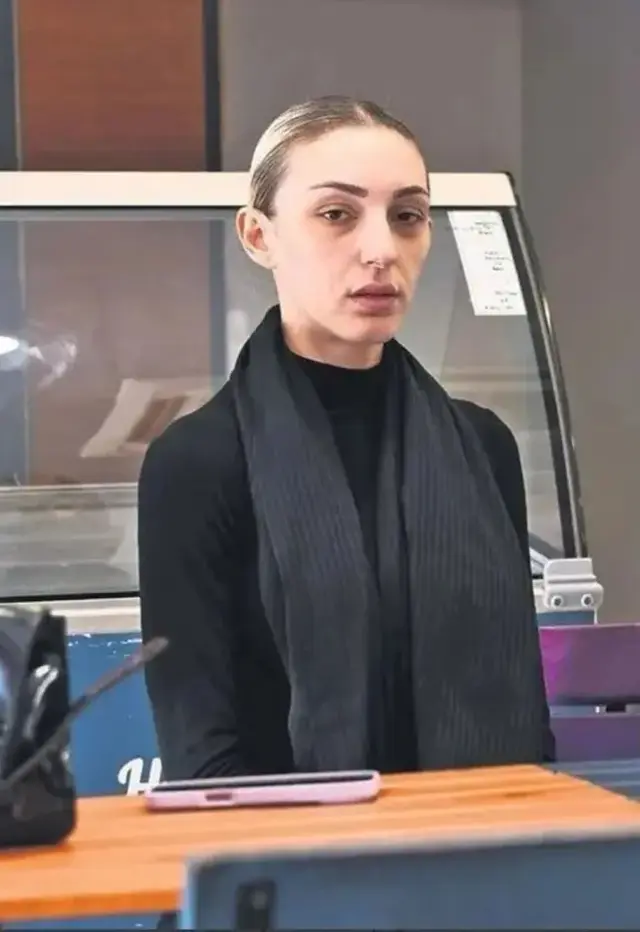 Sessizliğini ilk kez bozan Güllü'nün kızı 'Ölsün' mesajlarına açıklık getirdi