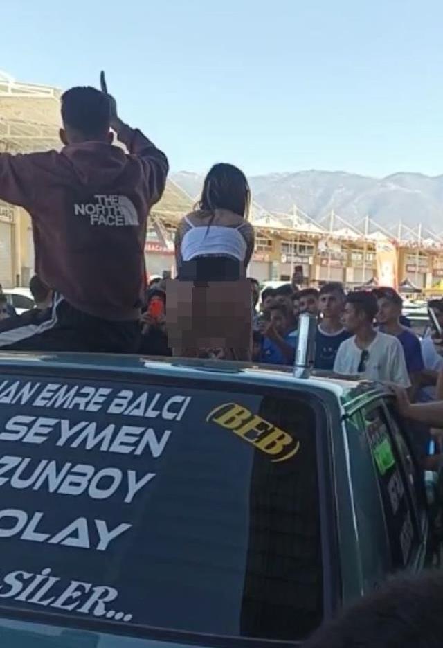 Antalya'daki festivalde soyunarak twerk yapan kadın, çevredekileri neye uğrattığını şaşırdı