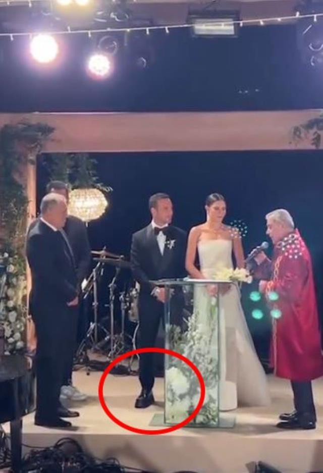 Ünlülerin akınına uğrayan düğüne, Oğuzhan Koç'un ayakkabıları damga vurdu