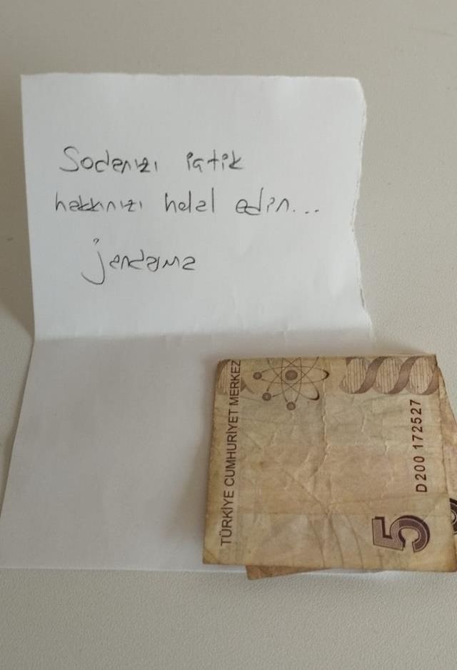 Depremde Düzce'ye gelen destek ekipleri konakladıkları yurtlarda öğrencilere not ve para bıraktı