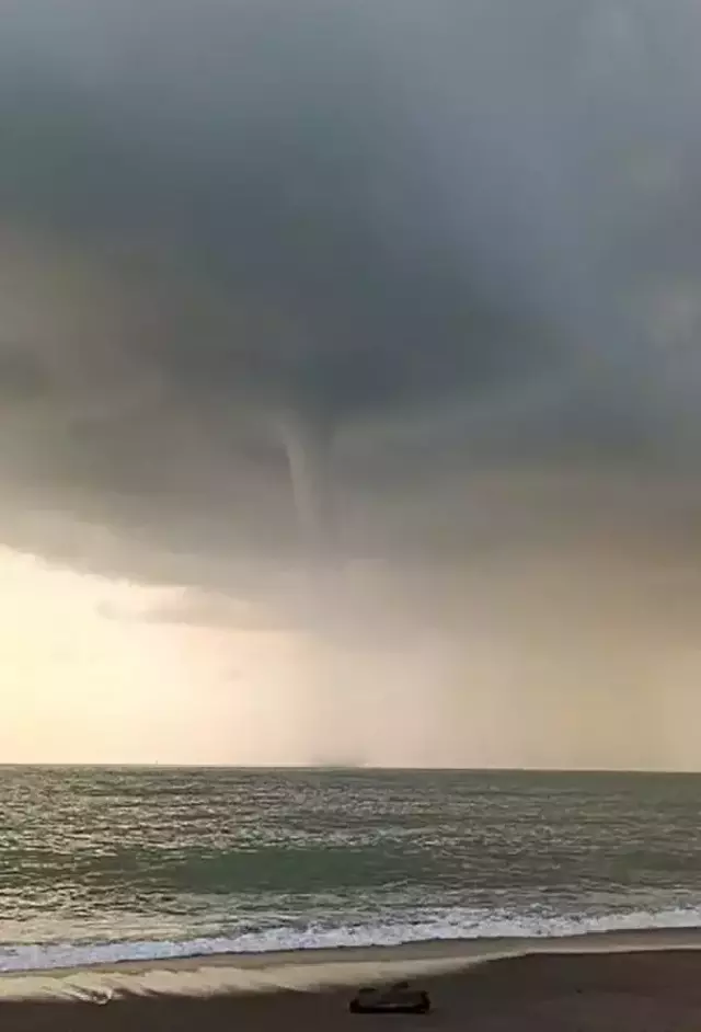 Düzce'de görülen hortum panik yarattı! Görenler cep telefonlarına sarıldı