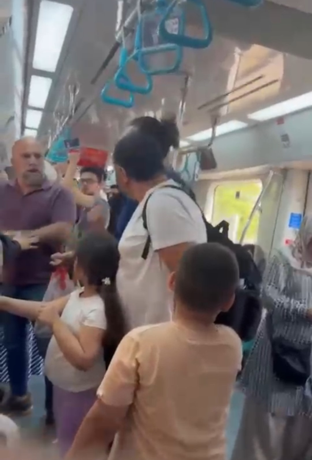 Marmaray'da Kavga: İki Çocuklu Adam Darbedildi