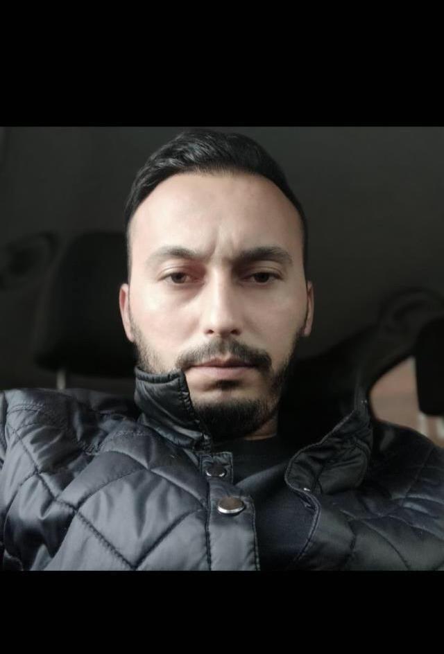 Kıskançlık krizine giren adam, eski eşinin sevgilisini defalarca bıçaklayıp boğazını kesti