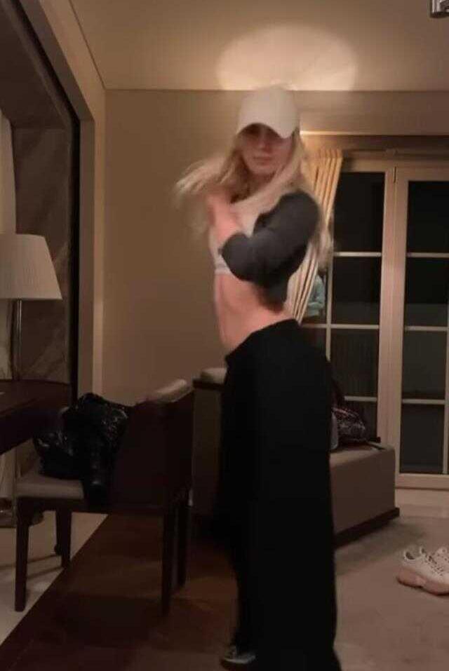 Görenler anlam veremedi! Aleyna önce çatıya çıktı, sonra odada twerk yaptı