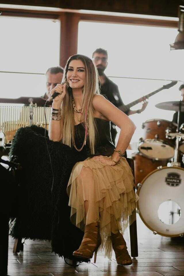 Nadide Sultan 5,5 yıl sonra dillerden düşmeyen şarkıyla sevenlerinin karşısına çıkıyor