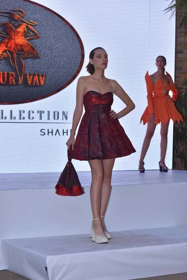 GLAMOUR VAV DEFİLESİN'DE YILDIZLAR GEÇİDİ