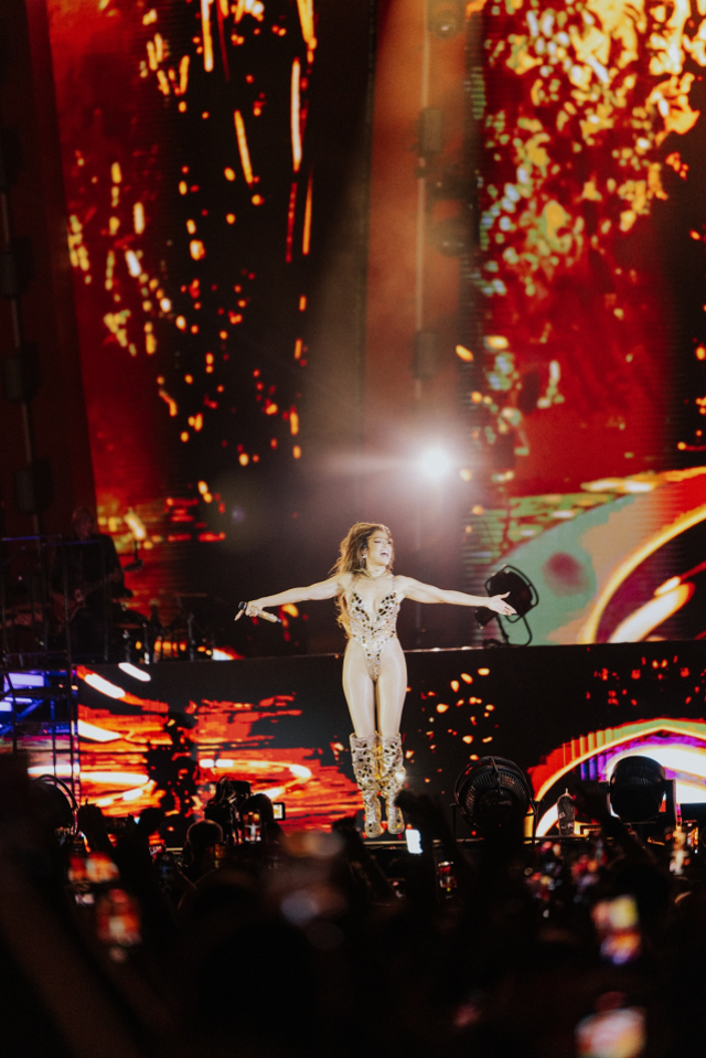 Jennifer Lopez Muhteşem Enerjisi ve Dans Şovlarıyla İstanbul'u Büyüledi Jennifer Lopez Muhteşem Enerjisi ve Dans Şovlarıyla İstanbul'u Büyüledi