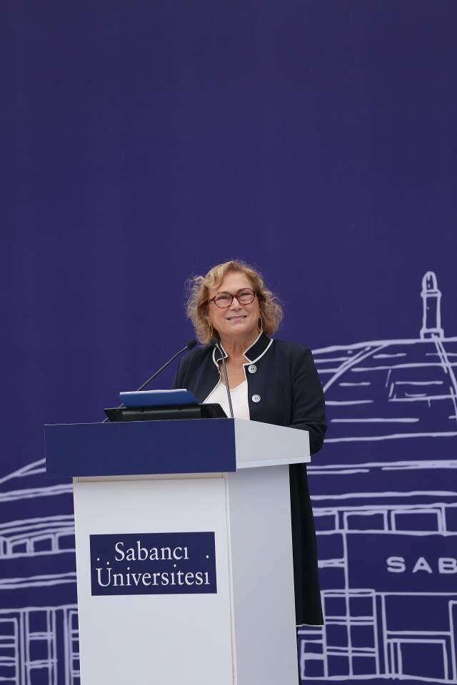 Normal hayata dönebilecek miyiz? Sürece olumlu bakan Prof. Dr. Şahin aşıyı şart koştu