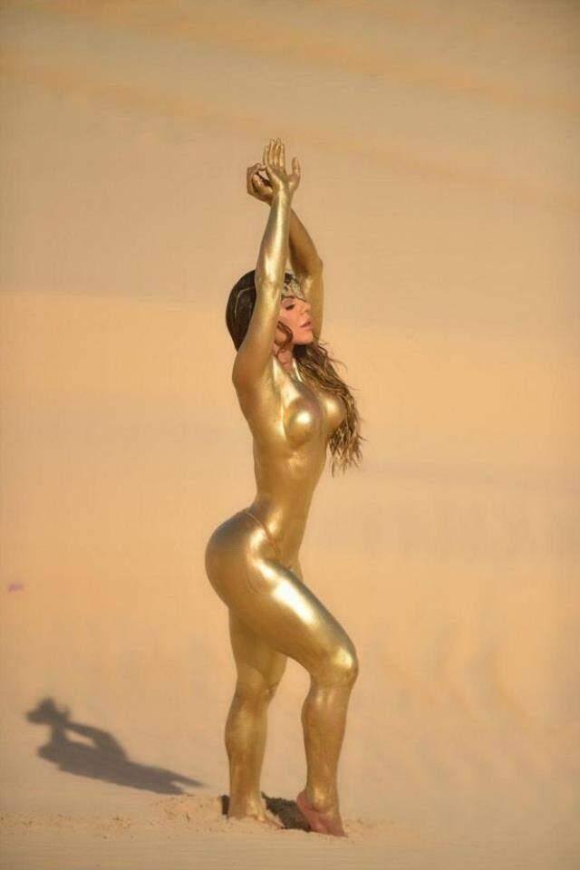 Hayranları bu geceye kilitlendi! Ünlü model, Ballon D'or'u Messi'nin kazanırsa soyunacak