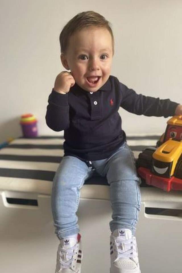 Her gece saat 2'de uyanan bebeklerini kameraya alan çift, gördükleri karşısında dehşete düştü