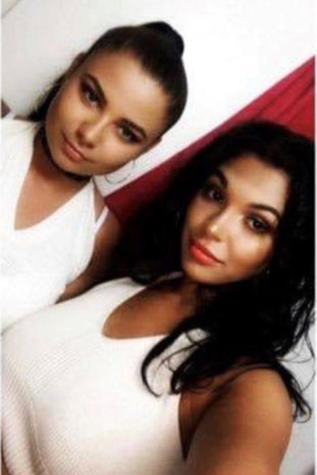 Pencerede kız arkadaşıyla öpüşürken komşusuna yakalandılar, evden çıkmaları istendi