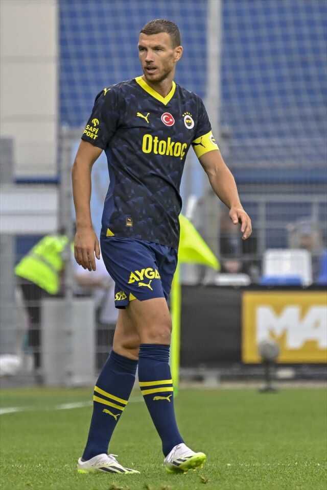 Fenerbahçe'nin yeni kaptanı Edin Dzeko oldu