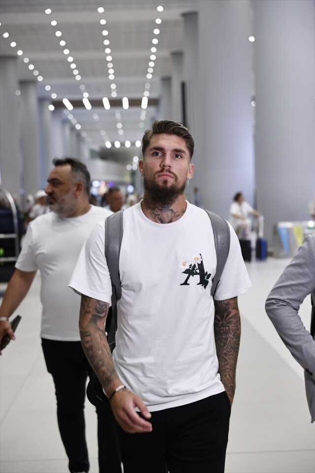 Beşiktaş'a büyük şok! İmza için İstanbul'a gelen Lyanco sakat çıktı