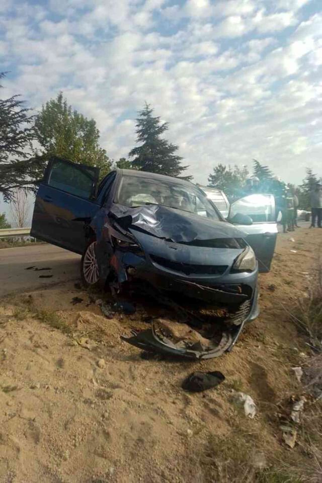 Askeri personelin kullandığı otomobil, polis aracına çarptı! 1 şehit, 4 yaralı