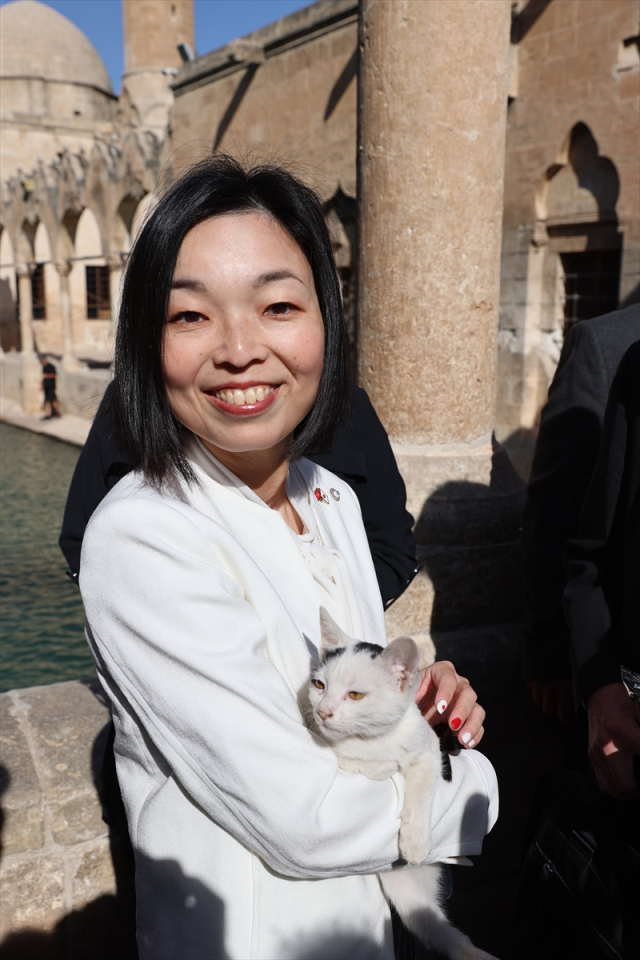 Şanlıurfa'yı ziyaret eden Japon Prensesi Mikasa'nın ilk durağı Balıklıgöl oldu
