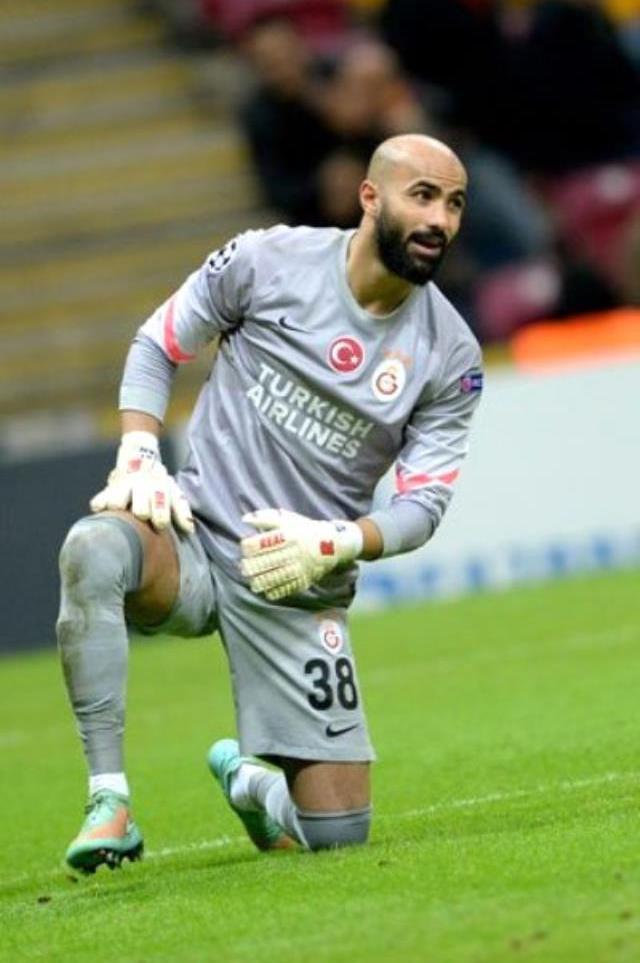 Fenerbahçe'de ilk ayrılık netleşti! Berke'nin yerine Galatasaray'ın eski kalecisi geliyor