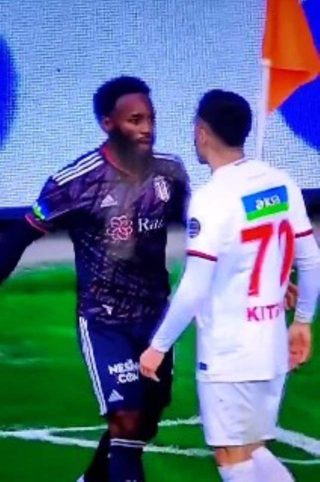 Beşiktaşlı N'Koudou rakibe kafa attı! Hakemin kararına tepki yağıyor