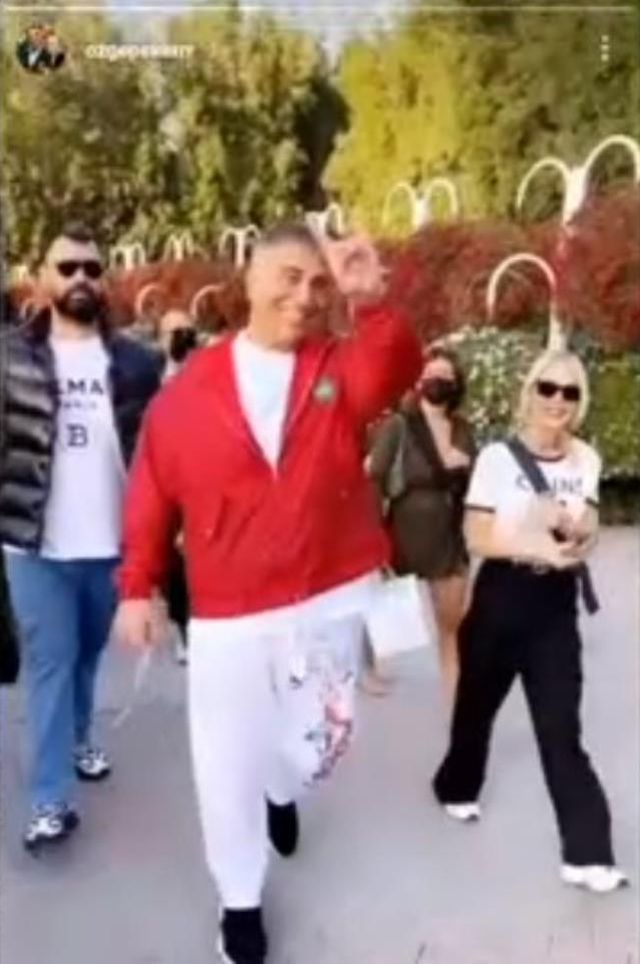 Uzun süredir sessizliğe gömülen Sedat Peker ortaya çıktı! Eşinin paylaşımlarında göründü