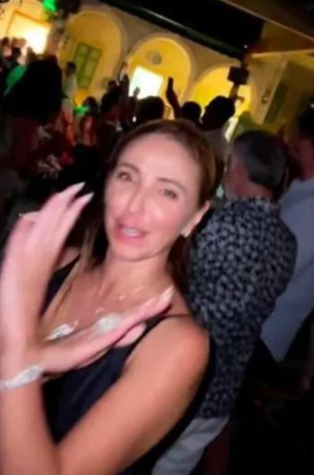 Ortalık karışıkken Türkiye'ye tatile gelen Peskov ve eşi, eleştiri yağmuruna tutuldu