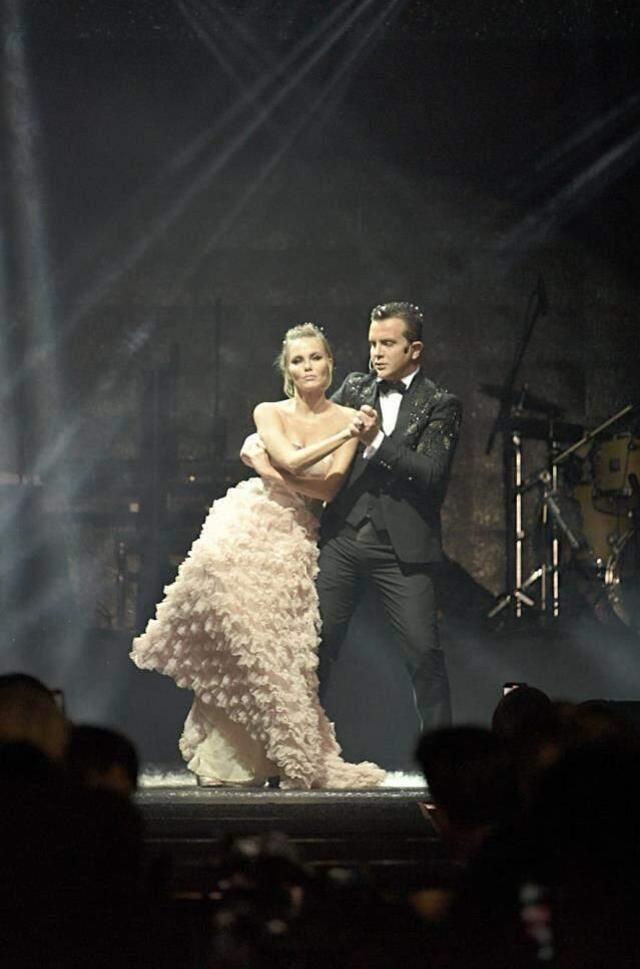 Gökay Kalaycıoğlu ve Melike Öcalan'dan Peri Masalı! Danslarıyla dakikalarca ayakta alkışlandılar