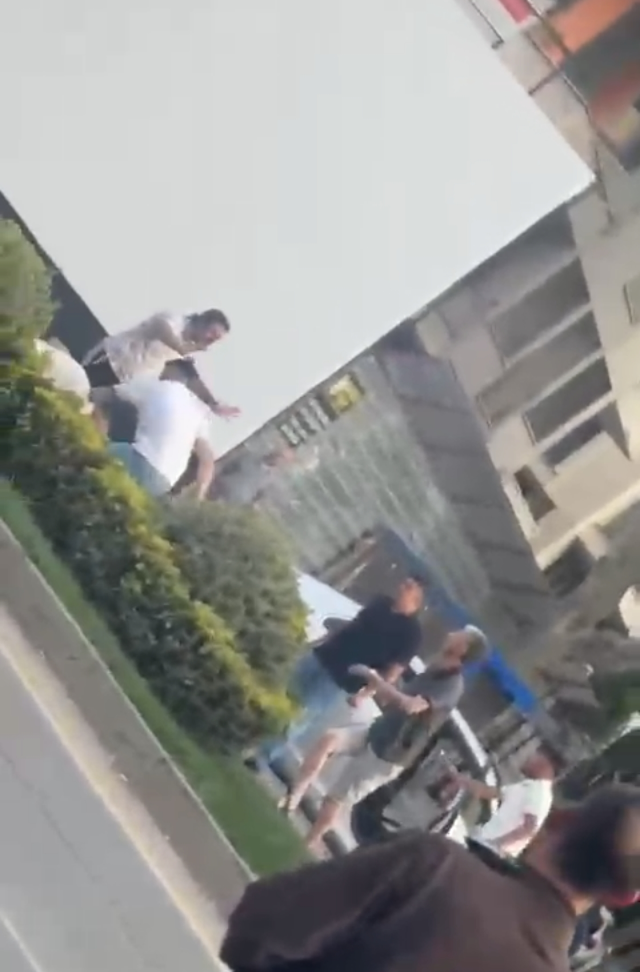 Aracına çarpan sürücüye saldırdı, tepki gösteren kadını 'Boğazını keserim' diyerek tehdit etti