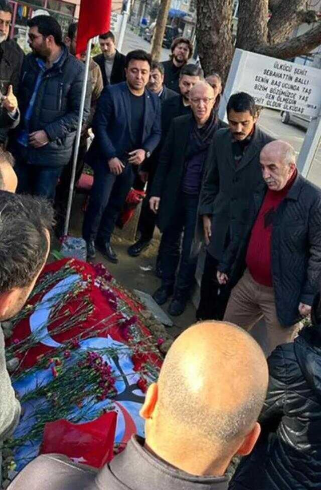 Muhsin Yazıcıoğlu'nun oğlu Furkan Yazıcıoğlu, öldürülen Sinan Ateş'in kabrini ziyaret etti