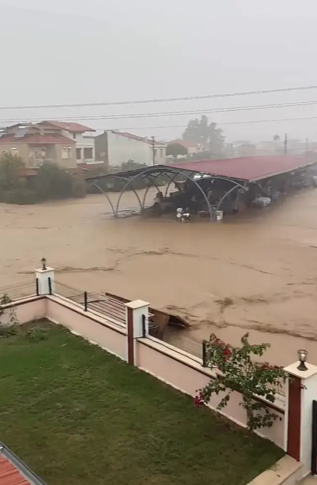 Selin vurduğu Foça'da durum gittikçe kötüleşiyor: Allah yardımcımız olsun