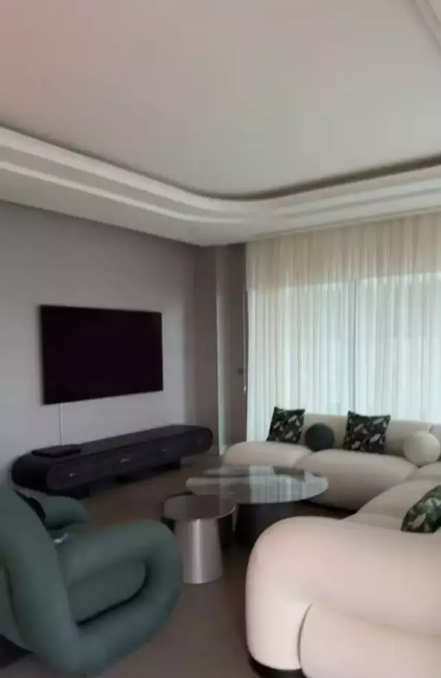 İlkay Gündoğan'ın Boğaz Manzaralı Yeni Evi ve Ailesiyle Yeni Yaşamı