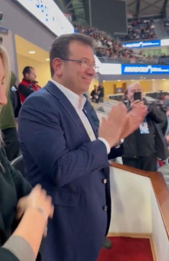 Anadolu Efes basketbol maçı nerede? Ekrem İmamoğlu Anadolu Efes maçına mı gitti, kimle gitti? Maç saat kaçta başlıyor?