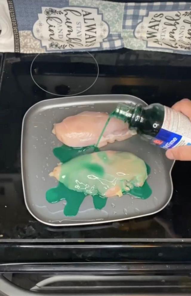 Tavuk etine soğuk algınlığı şurubu dökerek pişirenler, uzmanları ayağa kaldırdı: Öldürür