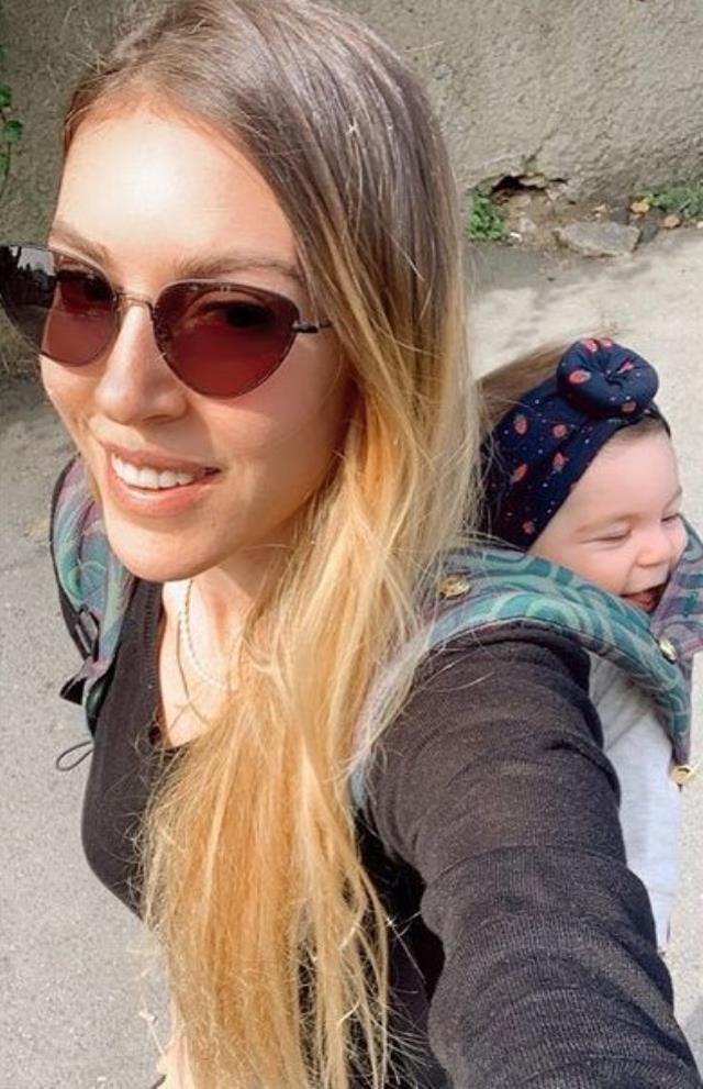 Mayıs ayında ikinci kez anne olan Sinem Kobal, doğum sonrası ilk fotoğrafını paylaştı