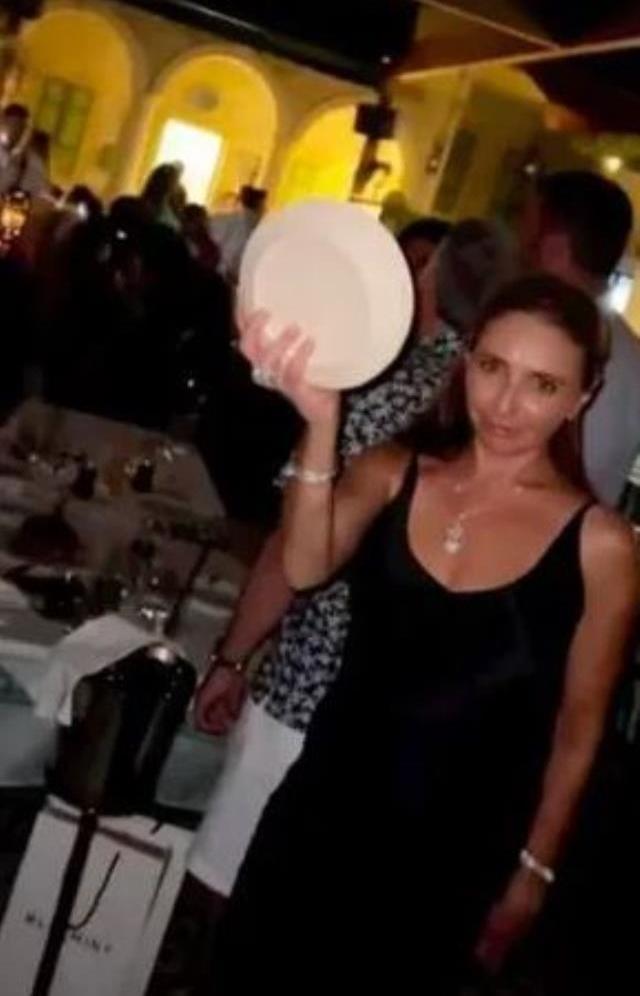 Ortalık karışıkken Türkiye'ye tatile gelen Peskov ve eşi, eleştiri yağmuruna tutuldu